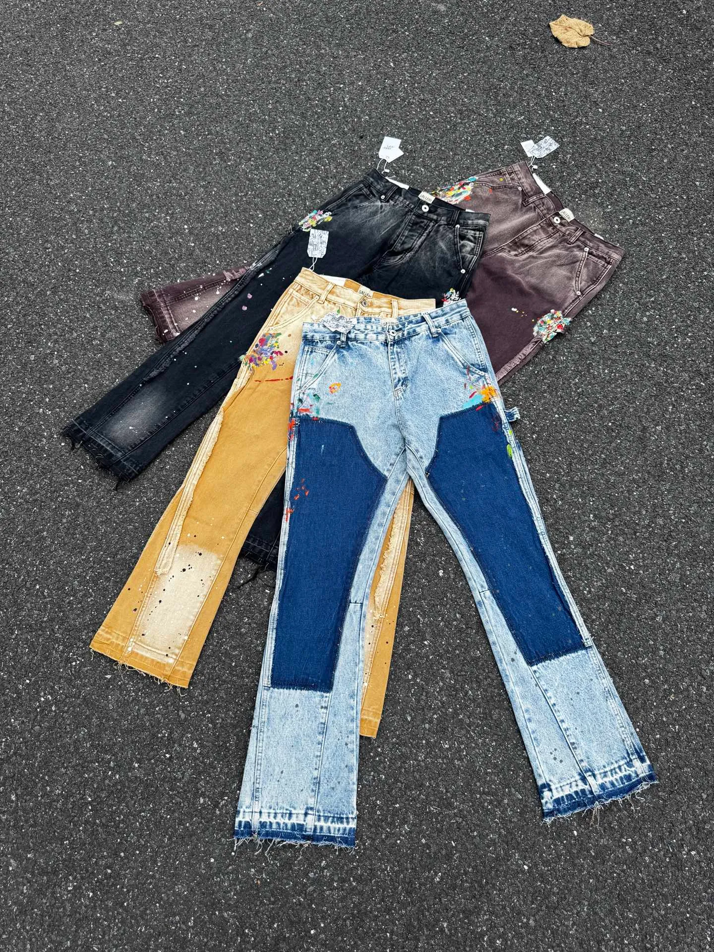 P250 (G95 black) (G90 burgundy) (G94 blue) (G91 khaki) GALLERY DEPT. Spliced ​​patchwork splash-ink denim flared pants washed and distressed spliced ​​jeans logging micro-flared jeans men and women same style Code number: 28 30 32 34 36